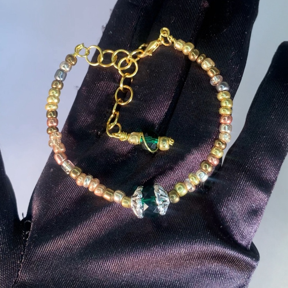 GOLDEN PINE — Artisan Gold and Green Glass Bead and Copper Bracelet with Pendant